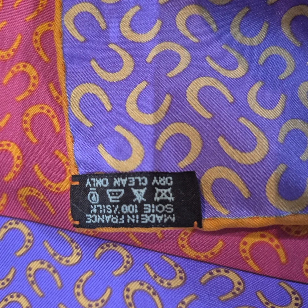 Hermes Silk Scarf Carre 90, A Cheval Sur Mon, Authentic In Excellent Condition - Picture 9 of 10